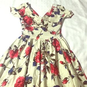 Vintage Dress 👗 Simply Exquisite